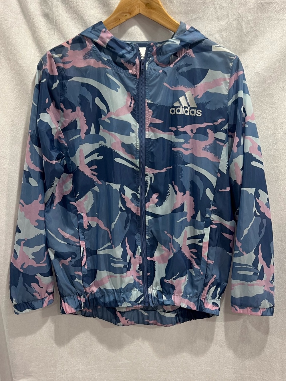 Adidas girls’ lightweight camo pattern windbreaker jacket